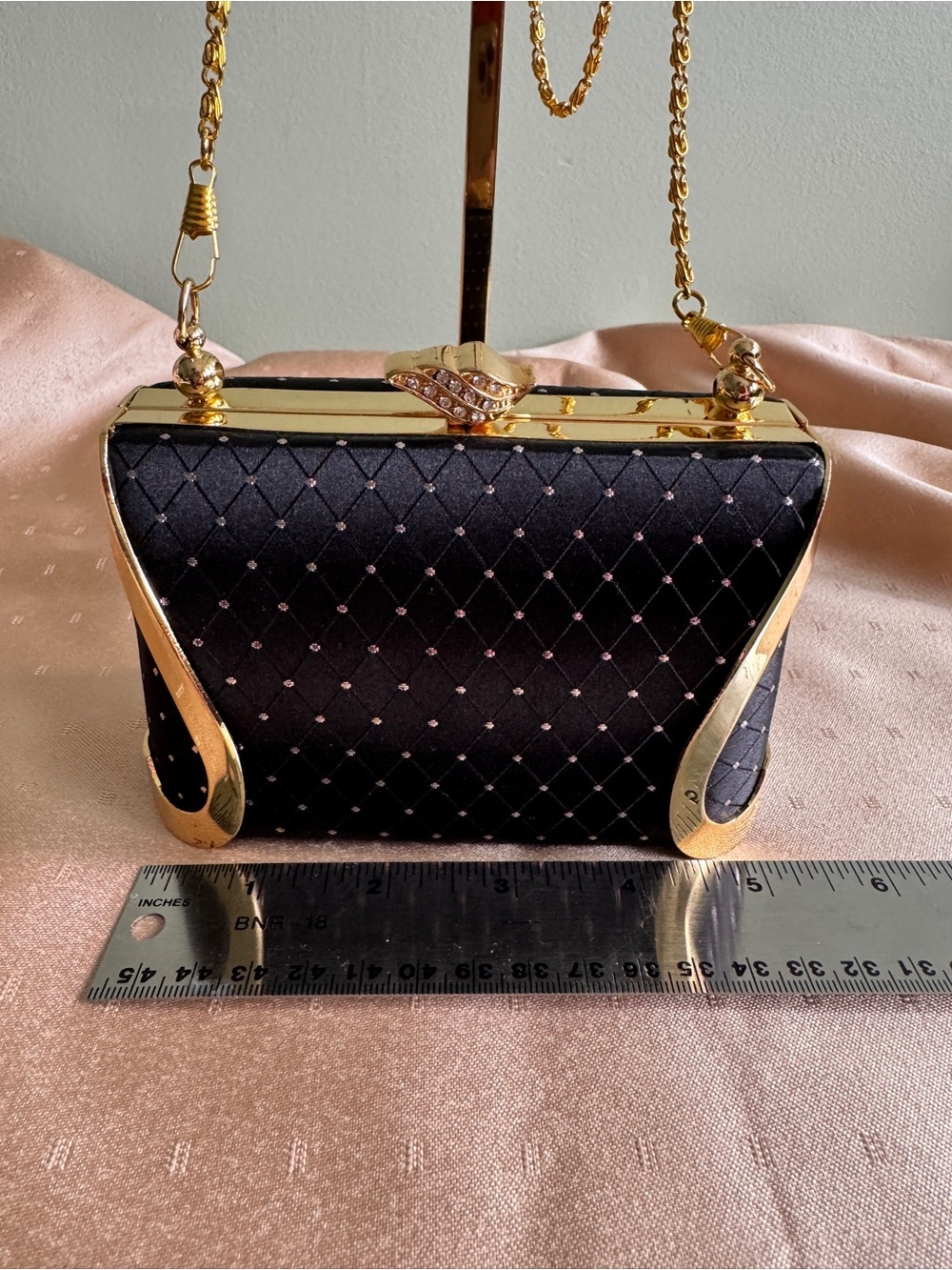Elegant Black Evening Clutch Bag with Gold Chain - Picture 3 of 10